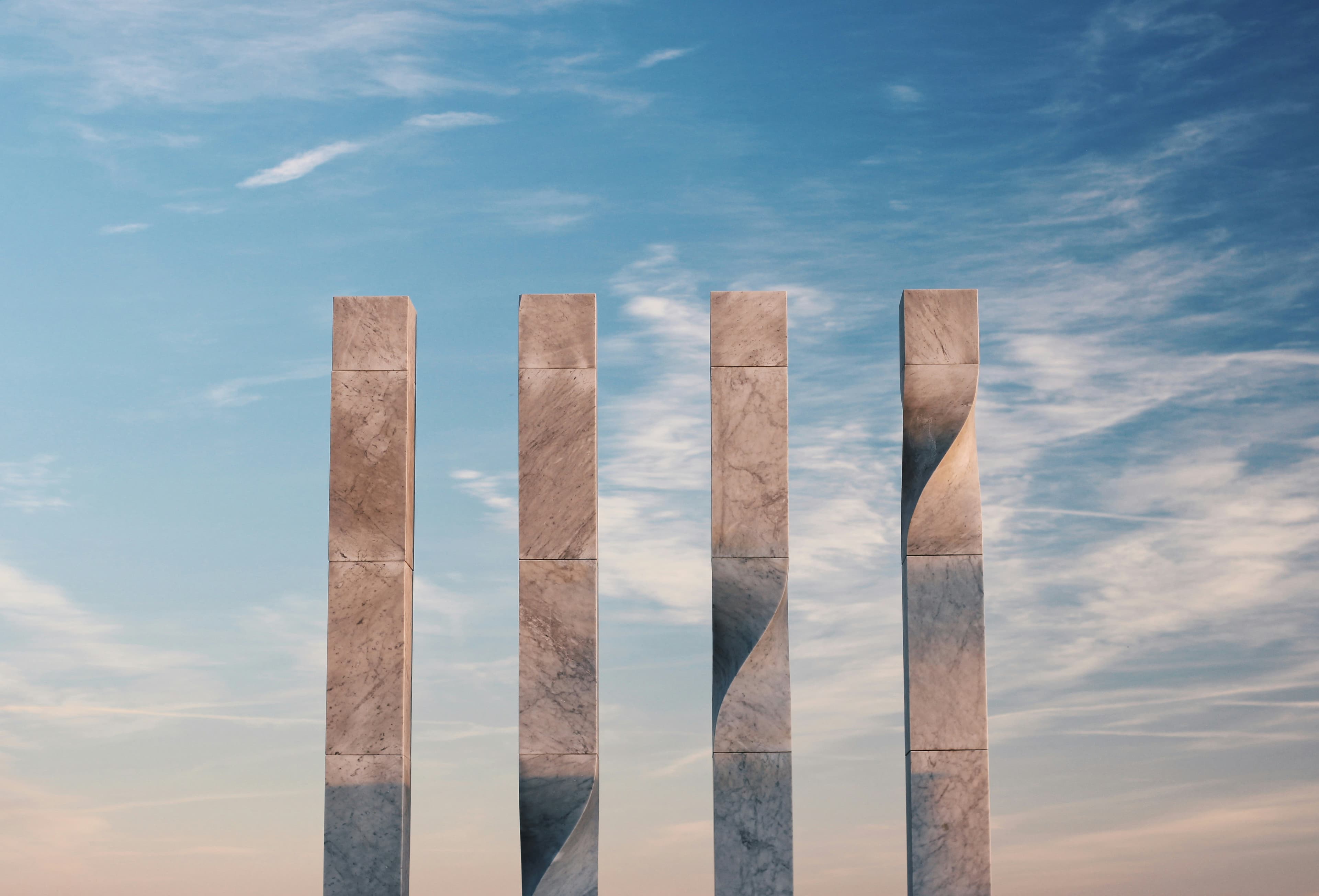 4 columnas representando los 4 pilares